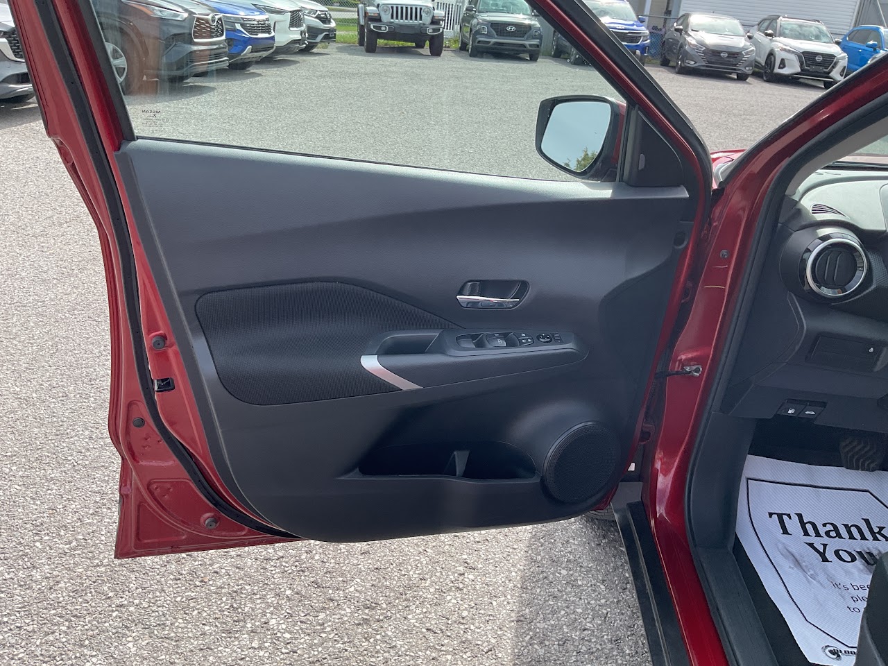 2025 Nissan Kicks Play — photo 30 of 34