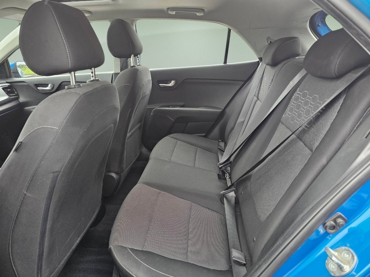 2023 Kia Rio 5-door — photo 14 of 18