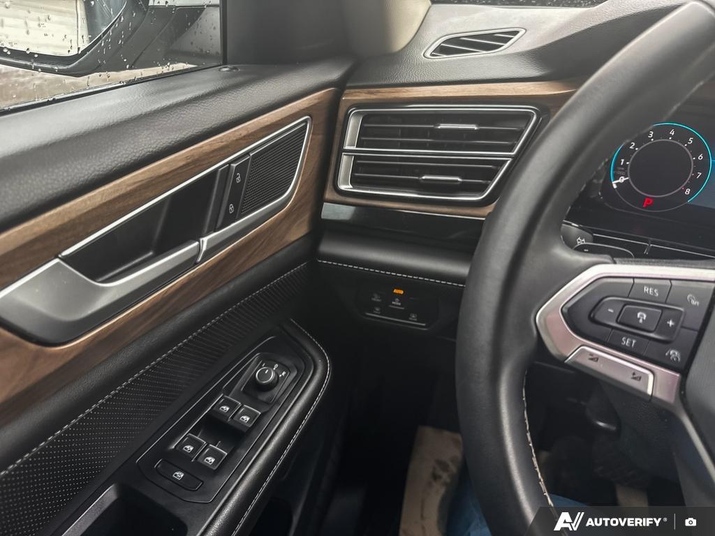 2024 Volkswagen Atlas — photo 17 of 25