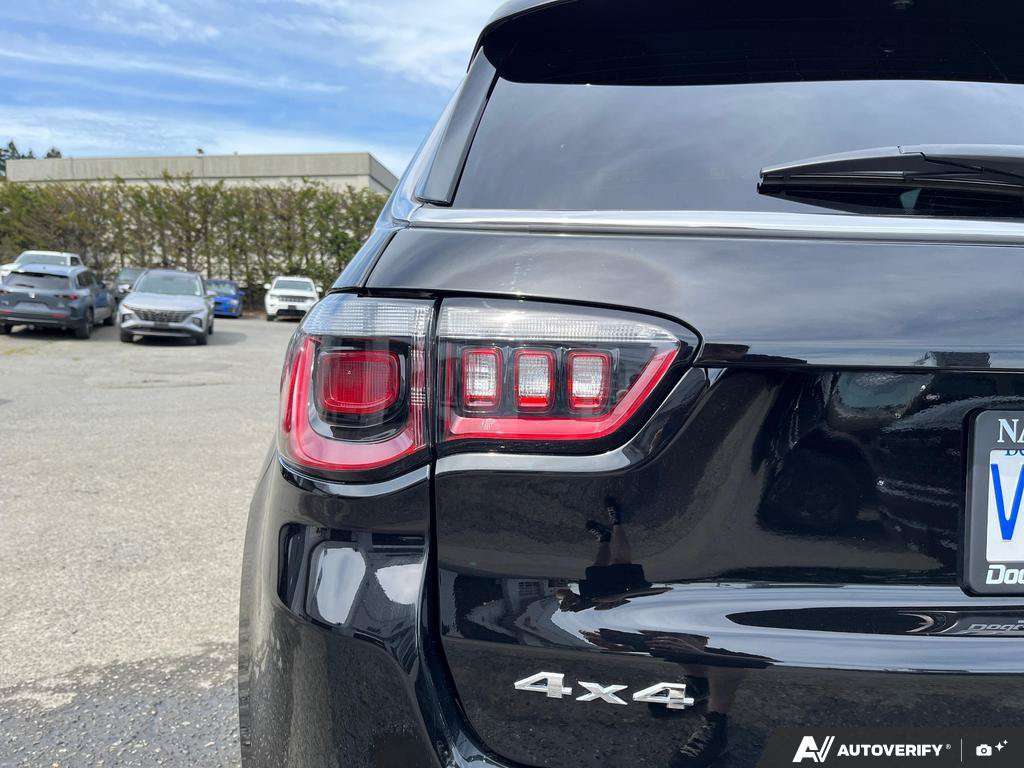 2025 Jeep Compass — photo 12 of 25