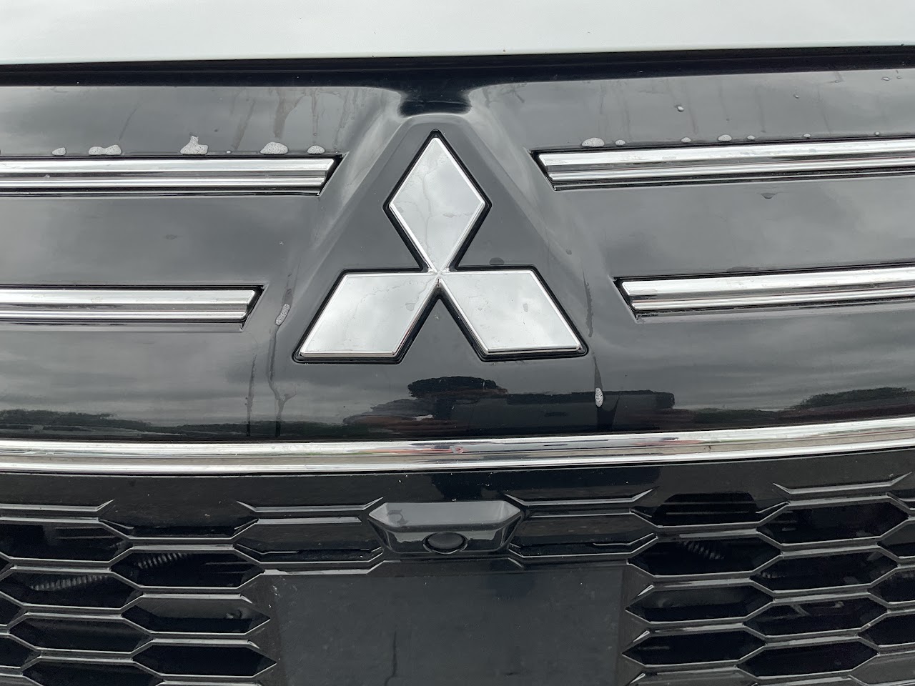 2025 Mitsubishi Outlander — photo 20 of 33