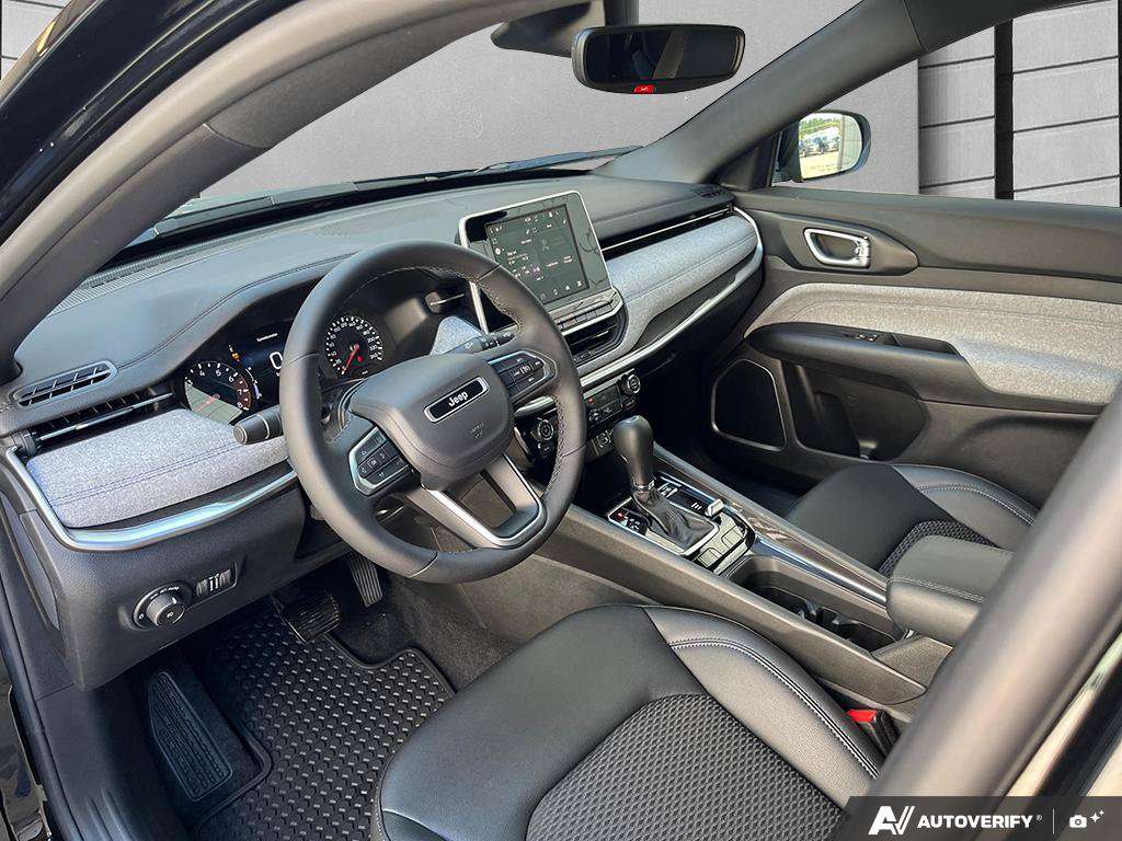 2025 Jeep Compass — photo 13 of 25