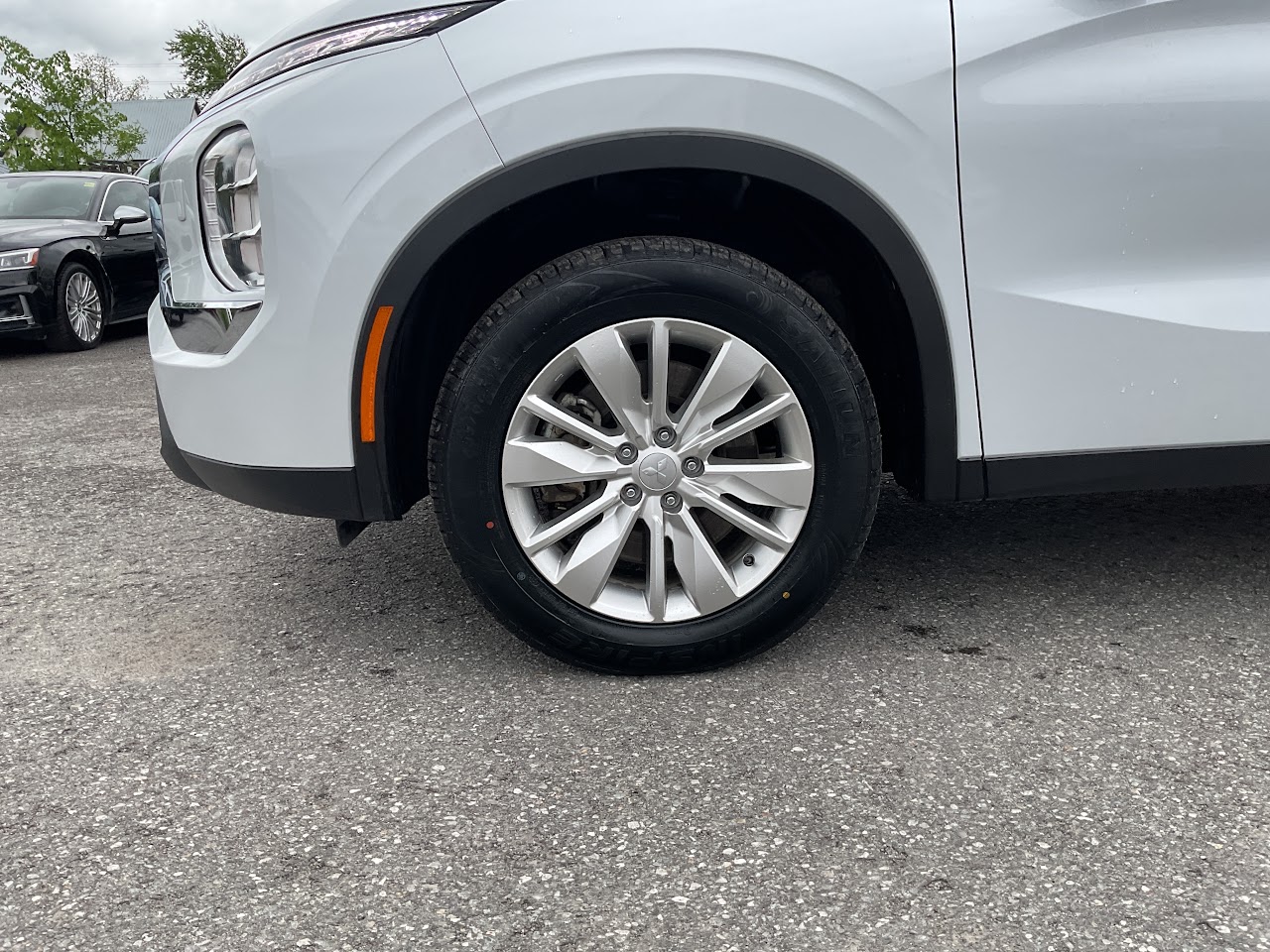 2025 Mitsubishi Outlander — photo 11 of 33