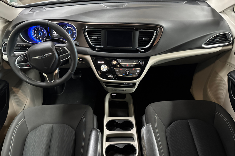 2024 Chrysler Grand Caravan — photo 19 of 34