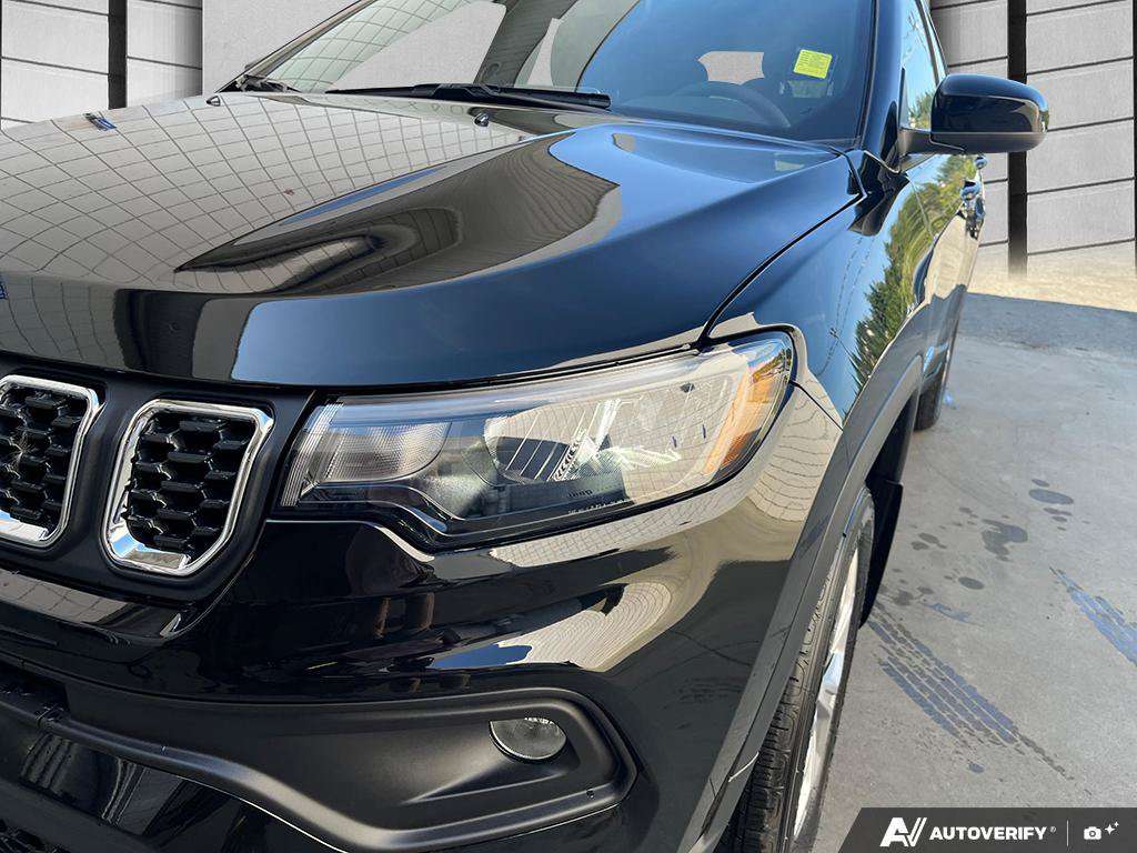 2025 Jeep Compass — photo 8 of 25