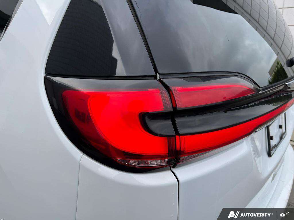 2023 Chrysler Pacifica — photo 11 of 25