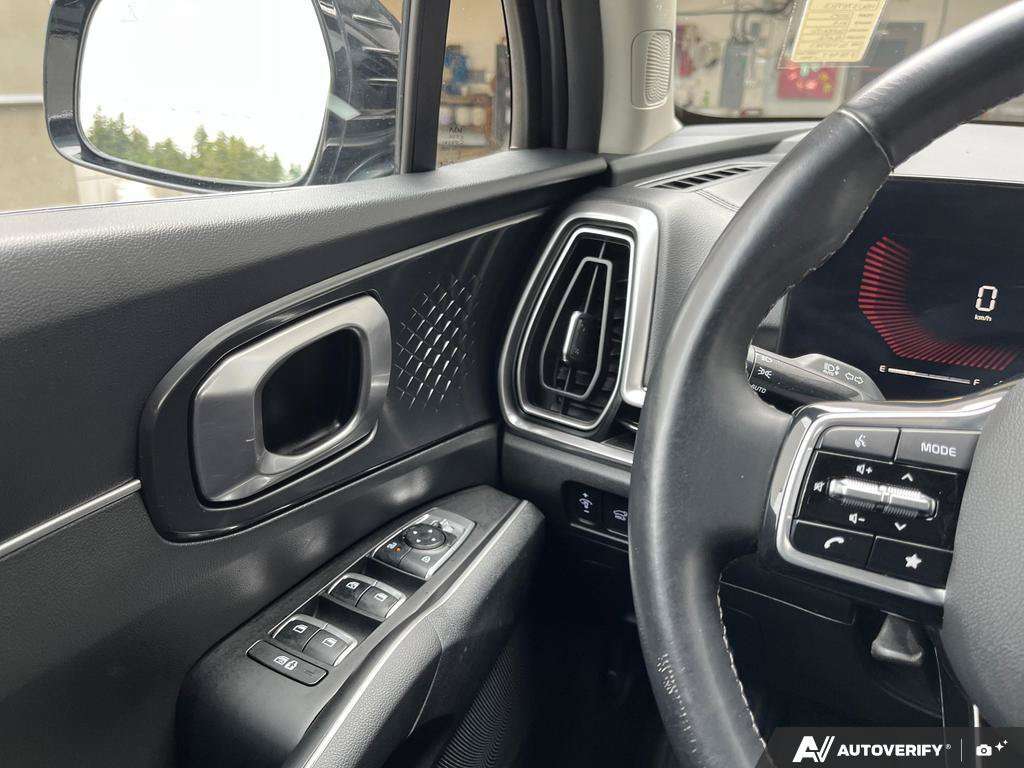 2025 Kia Sorento — photo 17 of 25