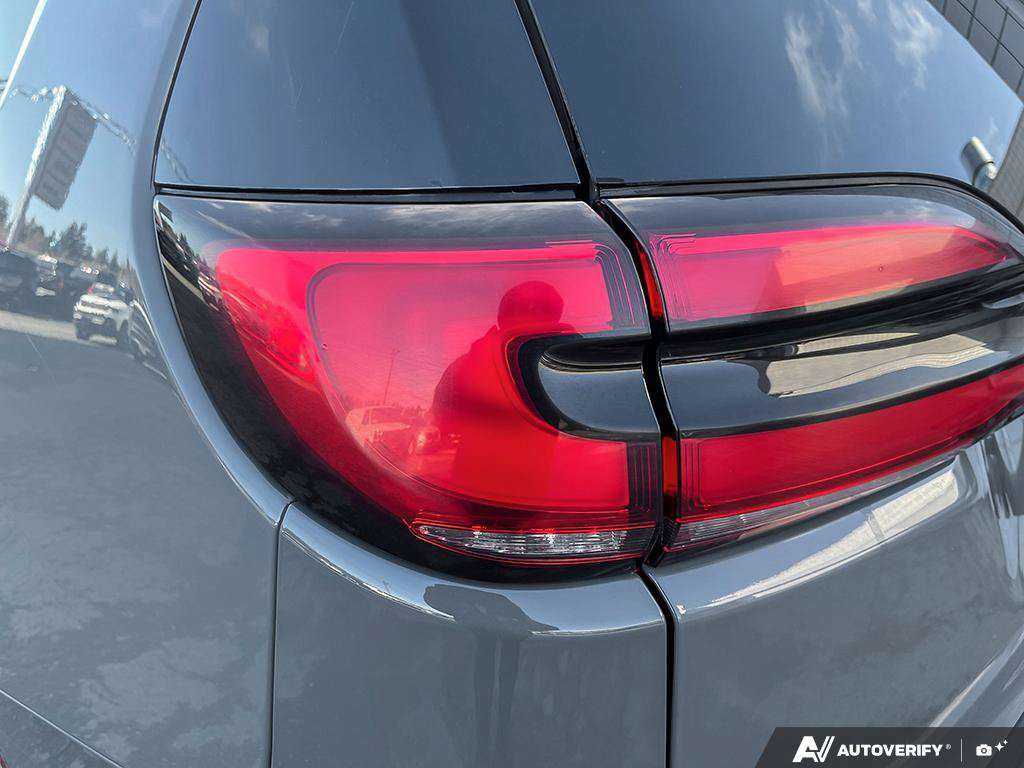 2023 Chrysler Pacifica — photo 11 of 25