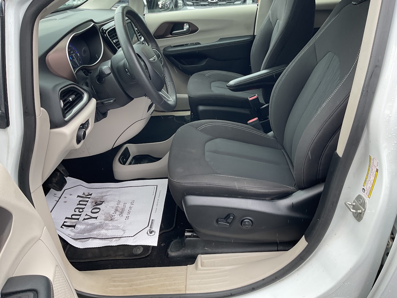 2023 Chrysler Grand Caravan — photo 20 of 34