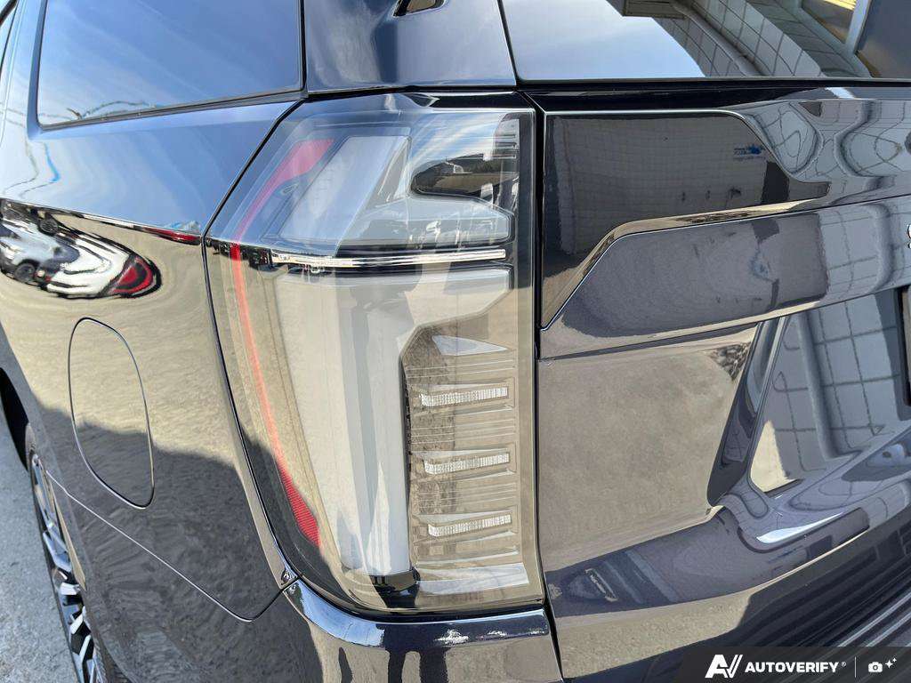 2025 Chevrolet Suburban — photo 11 of 25