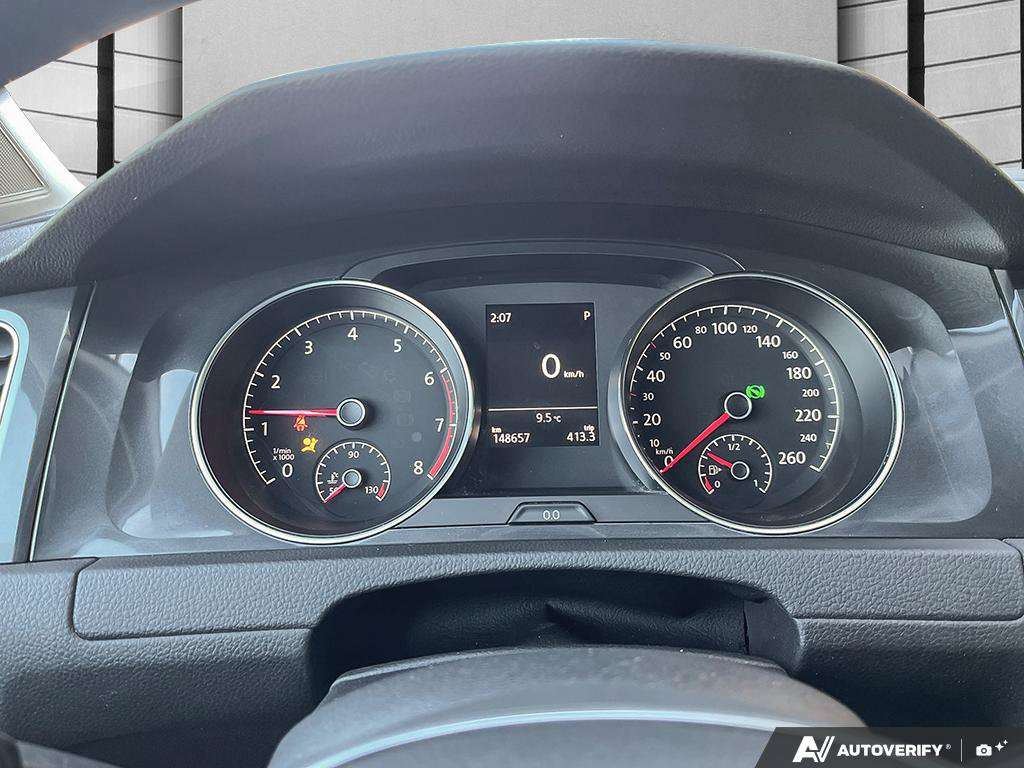 2019 Volkswagen Golf SportWagen — photo 13 of 25