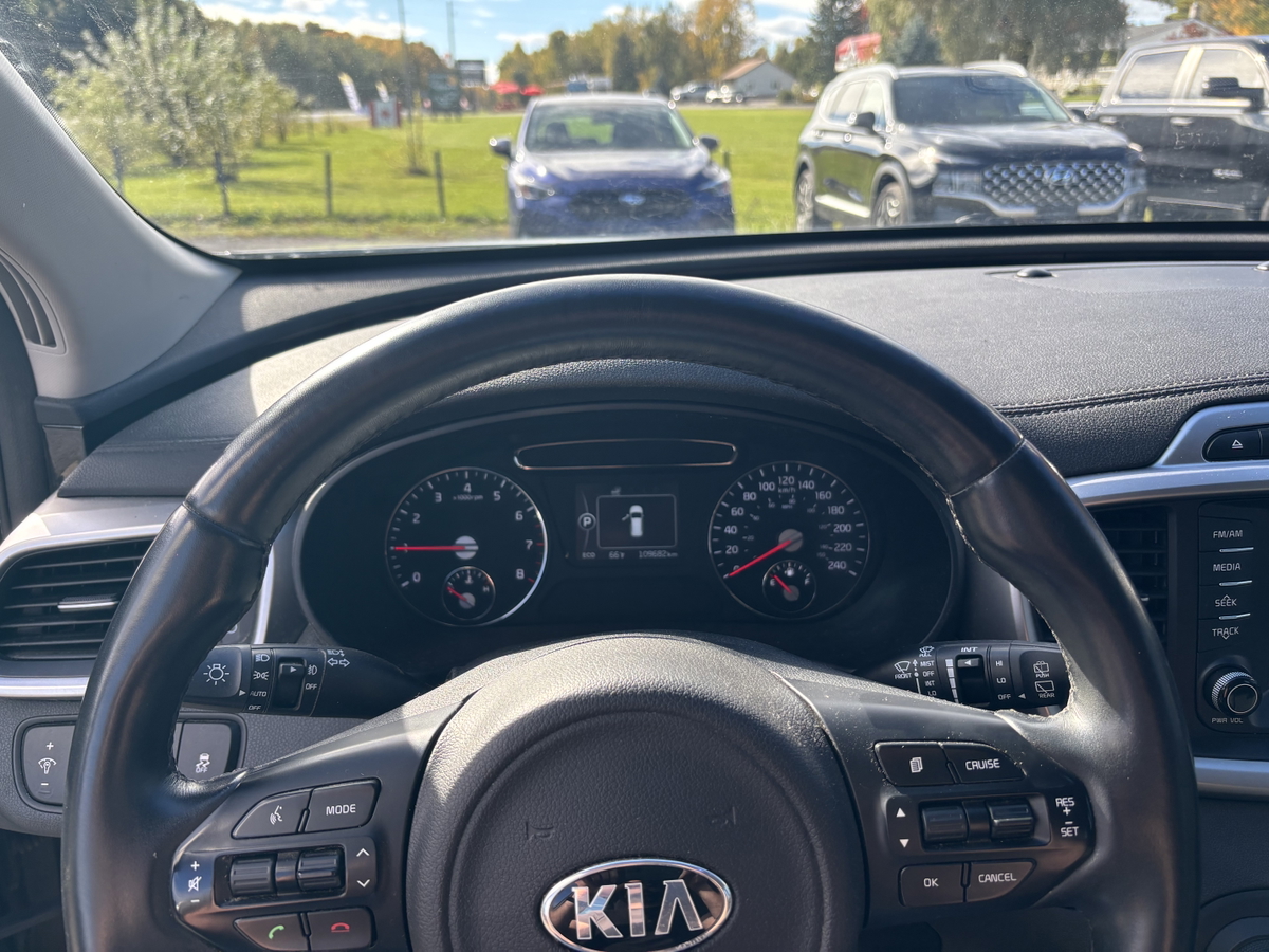 2018 Kia Sorento — photo 13 of 21