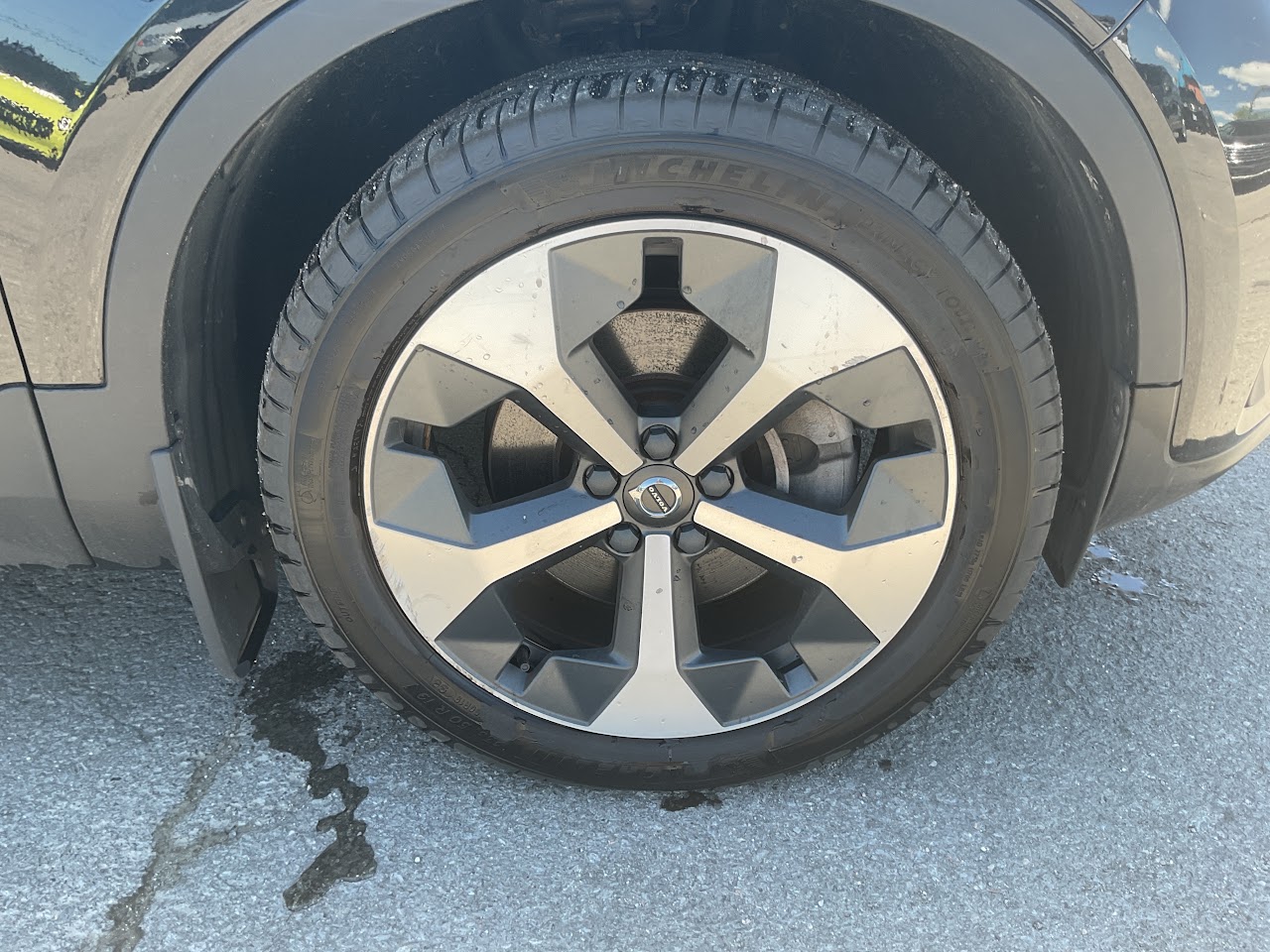 2024 Volvo XC40 — photo 13 of 36