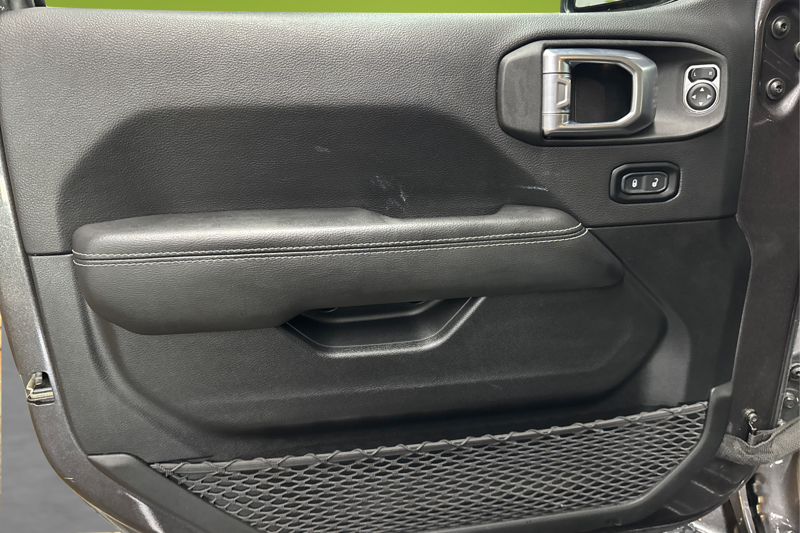 2021 Jeep Wrangler — photo 18 of 32