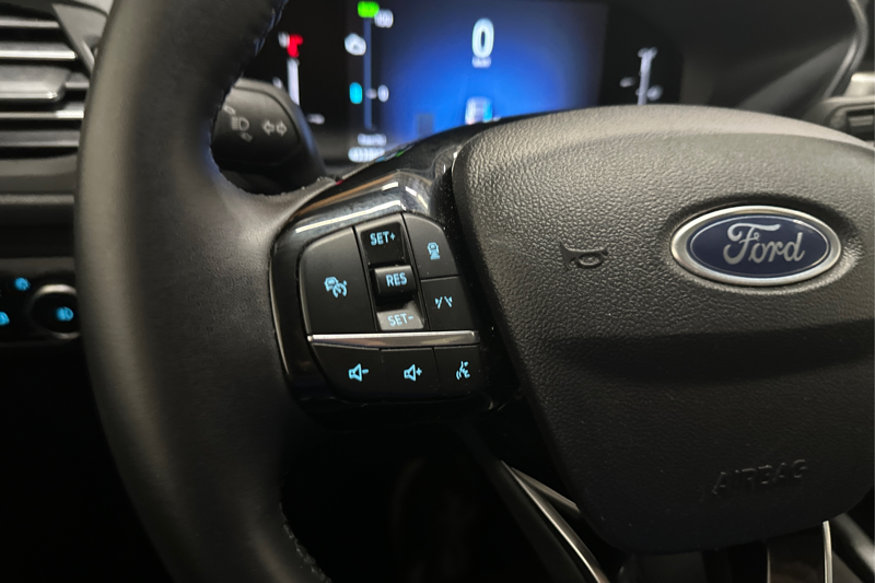 2025 Ford Escape Plug-in Hybrid — photo 24 of 28