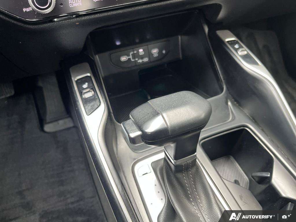 2025 Kia Sorento — photo 18 of 25